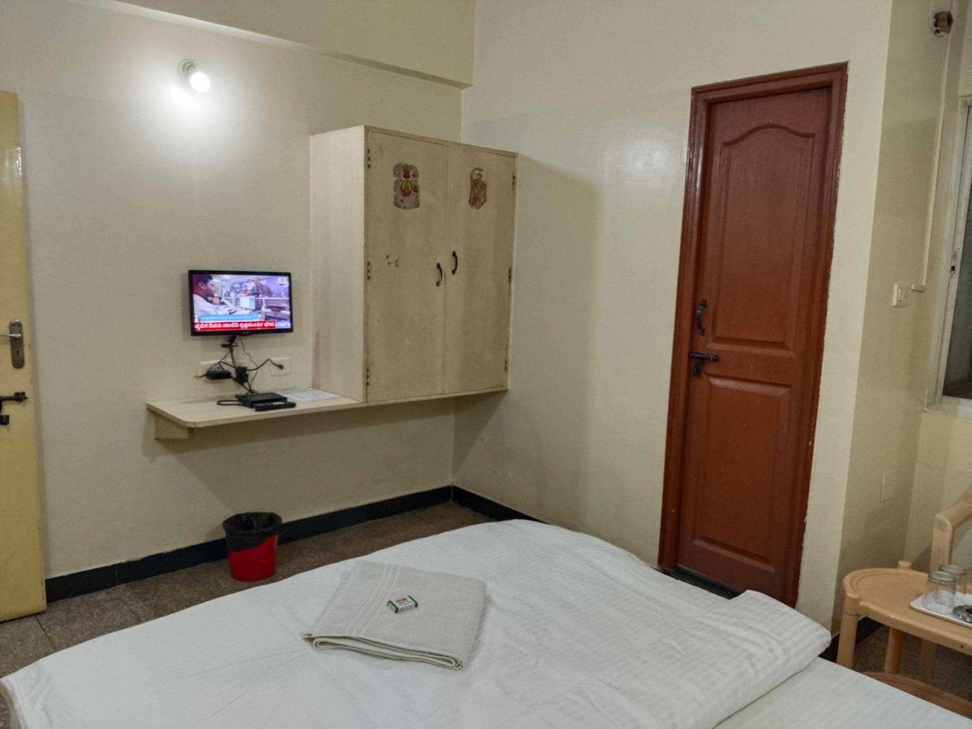 Hotel O Sri Vijaya Palace Lodging Bangalore Exteriör bild